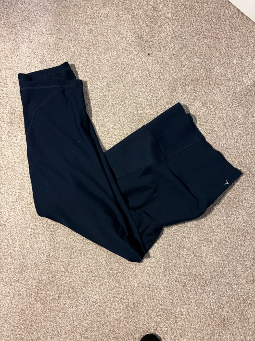 Old Navy Active Elevate High-Waist Capri Leggings in Dark Blue - Picture 2 of 10